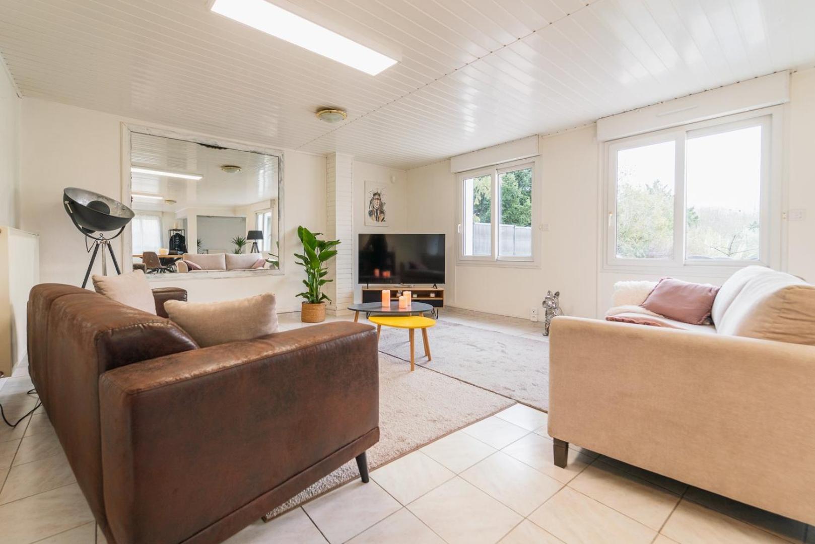 Apartment Le Gue Sourdeau: 150m² 5 Min From Futuroscope