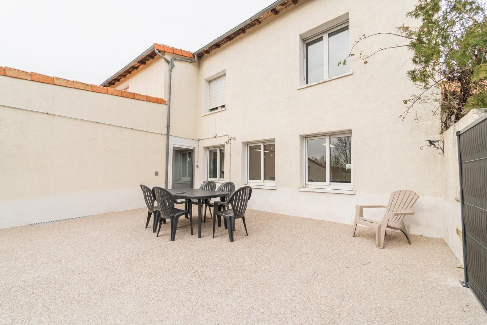 Apartment Le Gue Sourdeau: 150m² 5 Min From Futuroscope